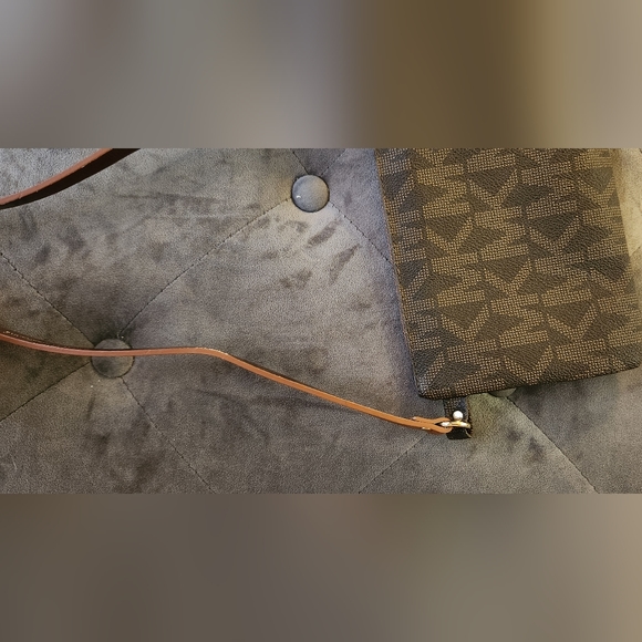 MICHAEL Michael Kors Belted Waist Bag - Picture 6 of 8